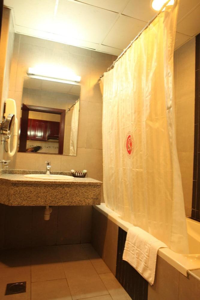 Ramee Rose Hotel Apartments Abu Dhabi Buitenkant foto